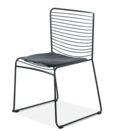 Chaise Acier Noir Et Assise Avec Un Coussin En Cuir Noir Indy